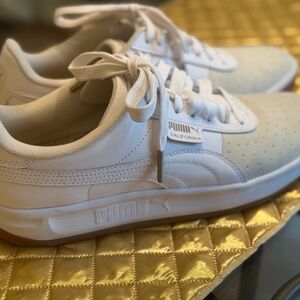 Puma Gold Sneakers with Textured Fabric and Traditional Lacing’s